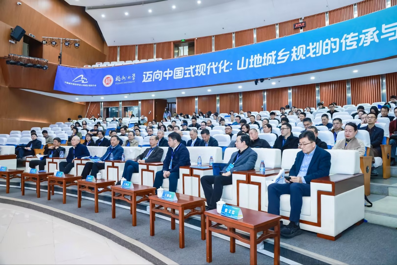 人们在看台上的人群AI 生成的内容可能不正确。